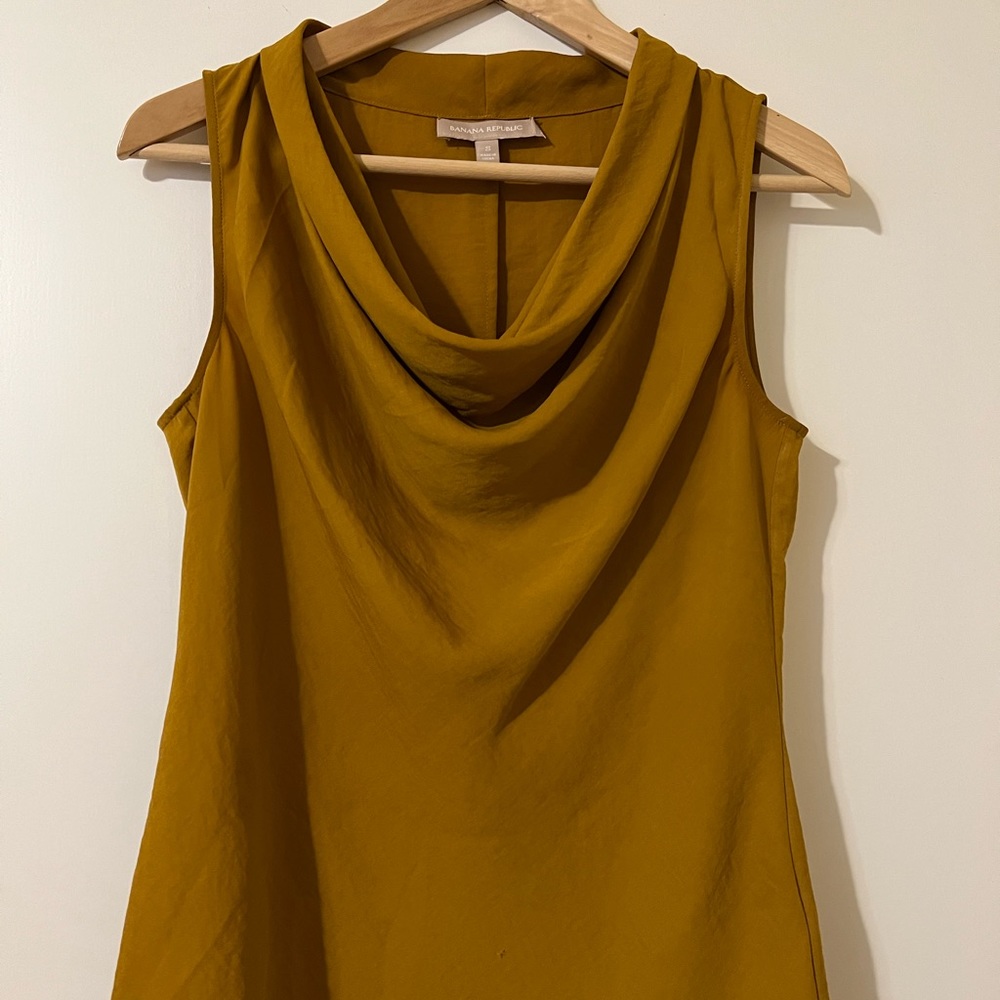 Banana Republic, gold, Sz. S, drape front, sleeveless blouse.